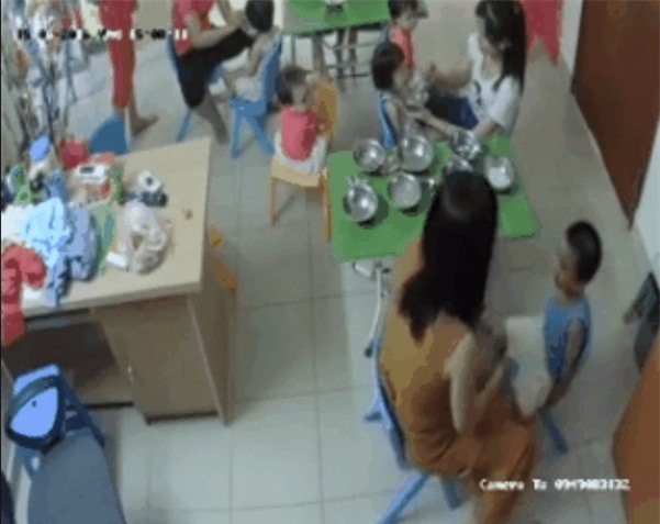 Cô giáo véo đùi, tát xối xả bé 3 tuổi: "Xin cho tôi con đường sống"