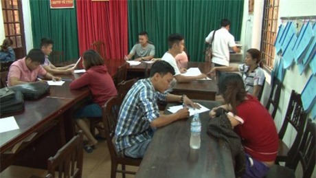 Công an đột kích bắt quả tang con bạc đang sát phạt trong khách sạn