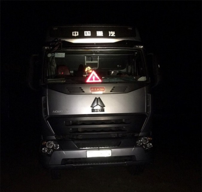 CSGT truy bắt thanh niên trộm xe đầu kéo trong đêm