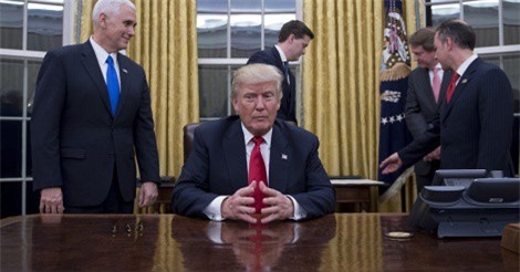 Cựu giám đốc truyền thông Nhà Trắng tiết lộ âm mưu chống lại Trump