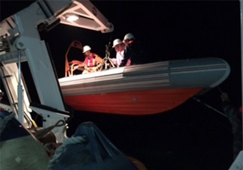 C&#x1EE9;u s&#x1ED1;ng hai ng&#x1B0; d&#xE2;n b&#x1ECB; s&#xF3;ng &#x111;&#xE1;nh ch&#xEC;m t&#xE0;u