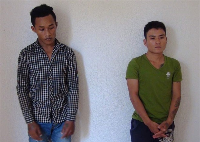 Dầm mình dưới nước, bắt 2 tên cướp dây truyền của bà bán xôi 