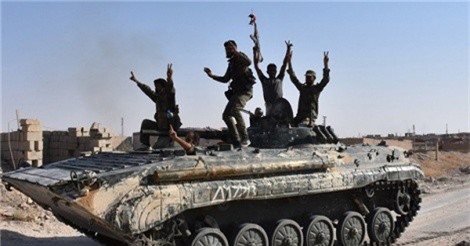 Đánh IS tơi bời, quân đội Syria tiến thẳng về thành trì Albu Kamal ở Deir Ezzur
