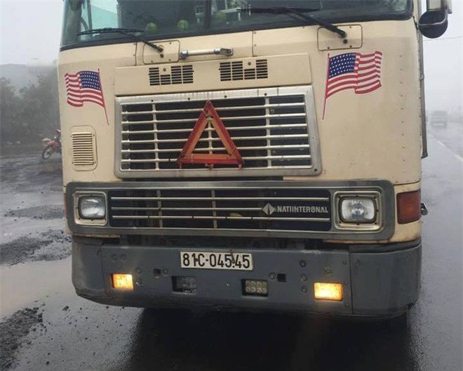 Đi đám tang người thân về, vợ chồng chết thảm trên đường