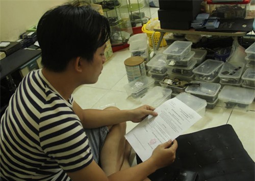 Đình chỉ điều tra viên dọa khởi tố người bán điện thoại "cùi bắp"