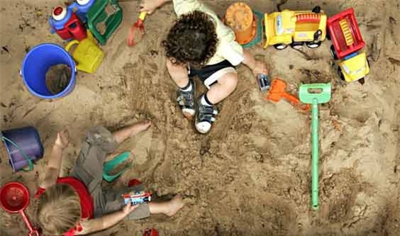 Đôi bạn 5 tuổi "đào tẩu" khỏi... trường mẫu giáo