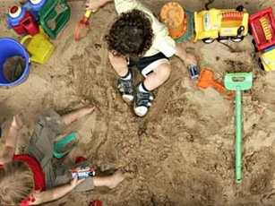Đôi bạn 5 tuổi "đào tẩu" khỏi... trường mẫu giáo