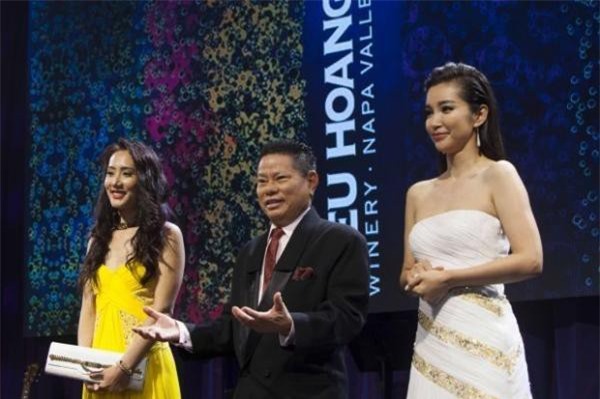 "Đường tình" đào hoa của tỷ phú Hoàng Kiều