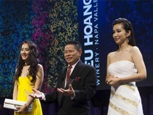 "Đường tình" đào hoa của tỷ phú Hoàng Kiều