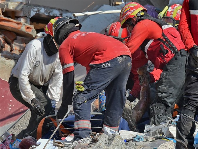 Ecuador động đất: Gia đình nạn nhân giận dữ khi 1.700 người vẫn mất tích
