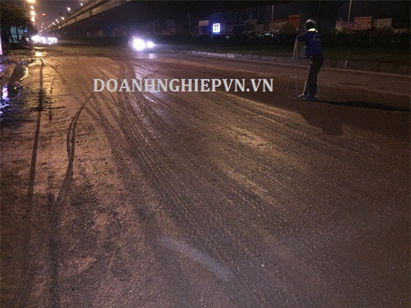 Hà Nội: Bụi mù mịt trên đường Nguyễn Xiển do đâu?