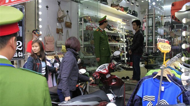 Hà Nội có thể tăng mức xử phạt hành vi lấn chiếm vỉa hè