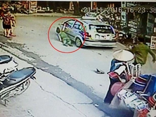 Hà Nội: Khởi tố vụ án tài xế taxi kéo lê công an trong lúc bỏ chạy