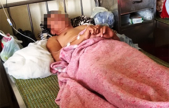 Hà Tĩnh: Vừa mở mắt, người đàn ông bị hàng xóm lao vào đâm tới tấp