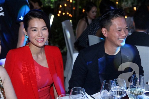 Hồ Hạnh Nhi "sang chảnh" bên chồng, Phan Thành xuất hiện cùng "gái lạ"