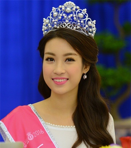 Hoa hậu Việt Nam 2016 nói gì khi Kỳ Duyên chúc mừng?