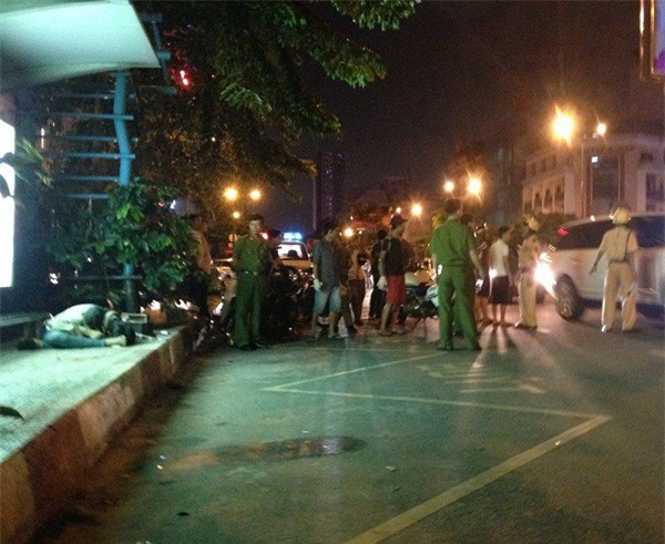 Hoảng hồn nam thanh niên gục chết ngay trạm xe buýt