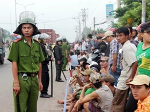 Hơn 300 cảnh sát bảo vệ phiên xử thảm sát tại Bình Phước