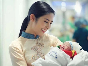 Hồng Quế sinh con, vẫn "giấu" cha đứa bé