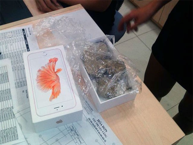 Khách nhận được... cục đá khi mua iPhone 6S Plus ở Thế Giới Di Động
