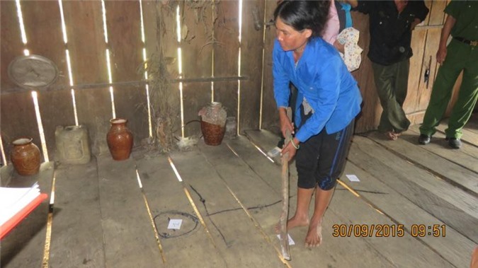 Khai quật mộ người chồng bị vợ đập chết vì sai đi mua rượu