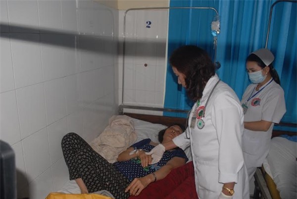 Khẳng định 1 người chết, hàng chục người ngộ độc vì bánh mì