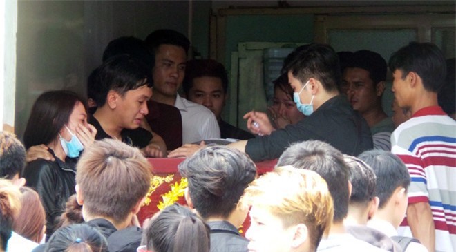 Đau xót chàng trai bị đâm chết giữa đường, truy tìm hung thủ