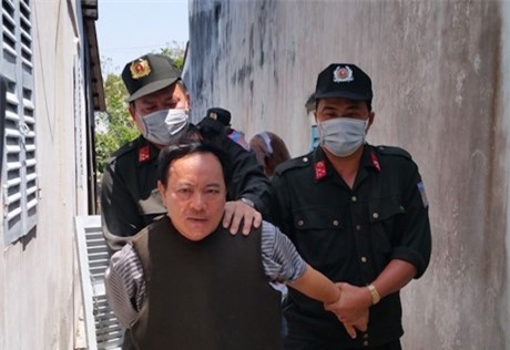 Khởi tố kẻ đâm trưởng phòng tư pháp huyện Trà Ôn trọng thương