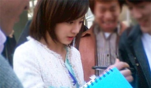 Kim Tae Hee xinh như "thiên thần" thời sinh viên