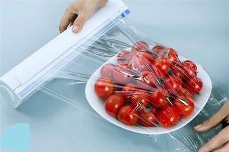 Màng bọc thực phẩm: Tiềm ẩn những nguy hại không phải ai cũng biết