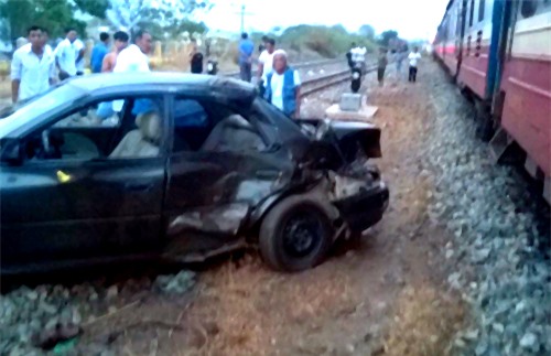 Đi đám tang, 3 người trong gia đình bị tàu hỏa húc bay cả chục mét