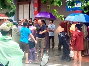 Mâu thuẫn tình cảm, nữ sinh bị bạn trai đâm tử vong