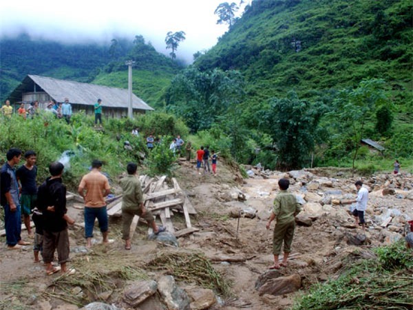 Mưa lớn ở Hà Giang: Lũ quét một ngôi nhà, 3 người mất tích