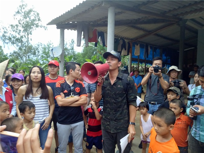 Mưa lũ đã đi qua, tình người ở lại