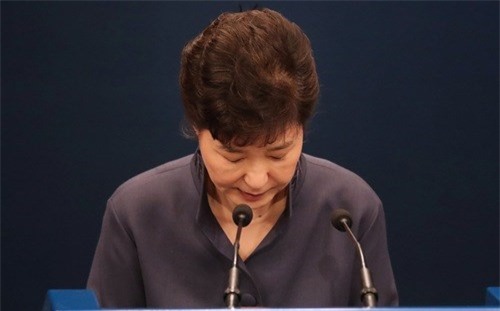 Mức tín nhiệm của Tổng thống Hàn Quốc thấp kỷ lục sau bê bối Choi Soon-sil