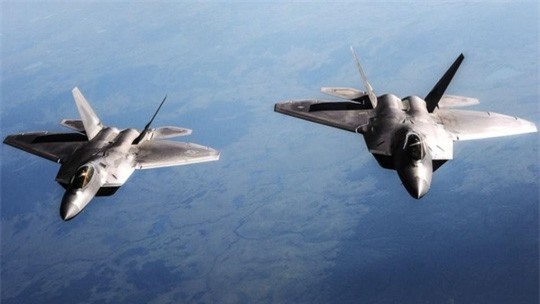 Mỹ phung phí F-22 tại Syria và Iraq