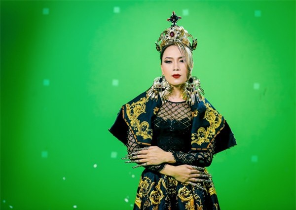 Mỹ Tâm bất ngờ tung MV "Anh thì không" cực độc đáo