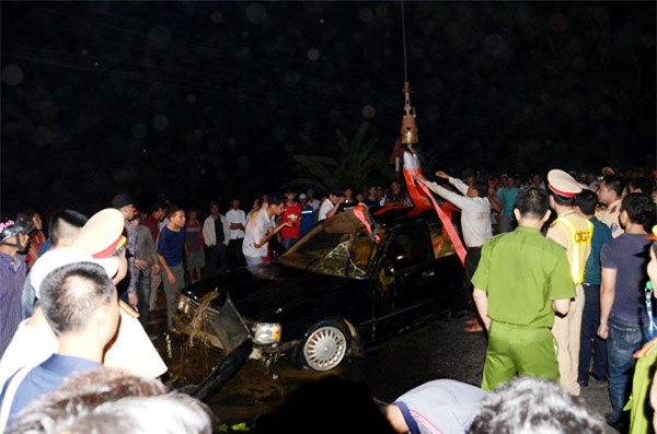 Nam thanh niên tử vong trong ô tô xanh ngâm hàng tuần dưới suối