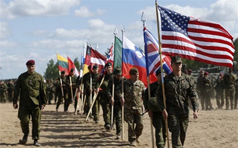 NATO điều 4.000 binh sĩ tập trận rầm rộ sát biên giới Nga