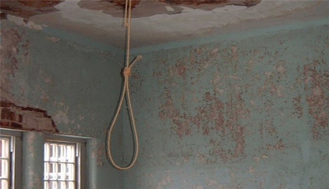 Nghi can trộm cắp tài sản treo cổ tự tử trong nhà tạm giữ