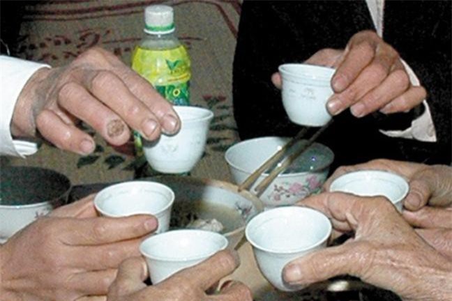 Ngộ độc rượu methanol: Đã có 3 người tử vong tại Hà Nội