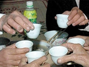 Ngộ độc rượu methanol: Đã có 3 người tử vong tại Hà Nội