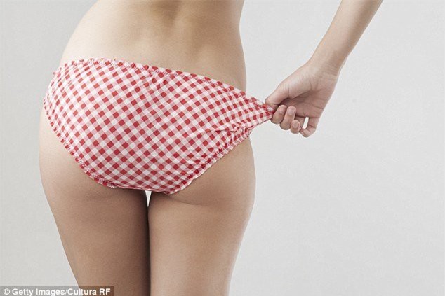 Nữ sinh kiếm tiền ăn học từ việc bán đồ lót đã qua sử dụng