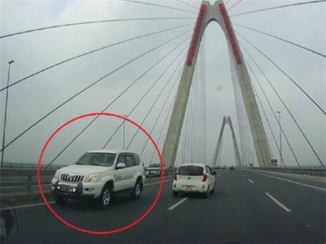 Ô tô chạy ngược chiều trên cầu Nhật Tân: Bộ Y tế nói gì?