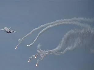 Phớt lờ NATO, Nga tăng cường không kích biến 86 căn cứ IS thành tro