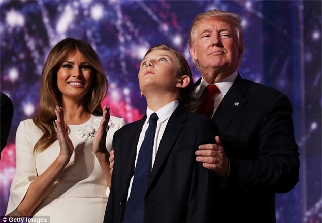 Quà tặng cậu út nhà Donald Trump của Tổng thống Obama bị từ chối