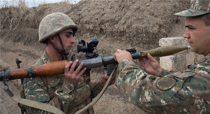 Quân đội Armenia và Azerbaijan lại đấu súng dữ dội