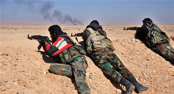 Quân đội Syria đánh mạnh vào Đông Homs, IS vứt vũ khí bỏ chạy