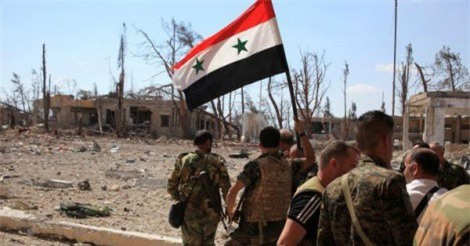 Quân đội Syria phá nát tuyến phòng thủ, tiến vào pháo đài của IS ở Deir Ezzur