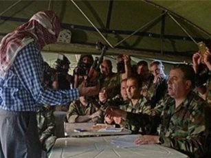 Quân đội Syria tấn công ác liệt, 175 tay súng hạ vũ khí đầu hàng ở Homs